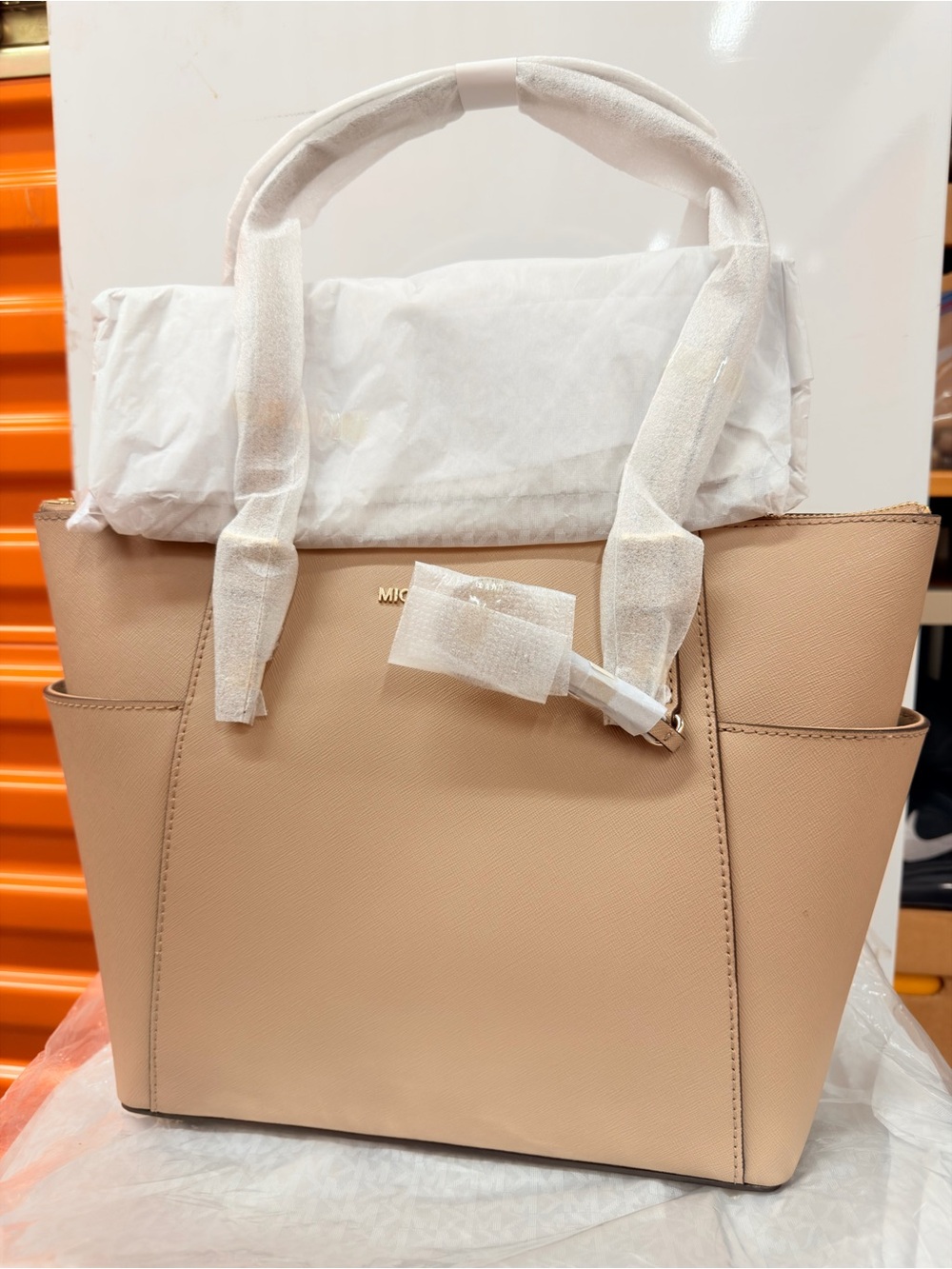NWT Michael Kors Jet Set Item EW Top-Zip Leather Tote Bag – Beige